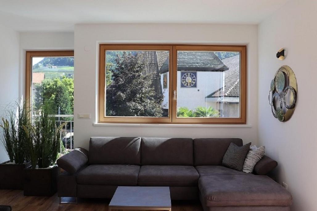 Ferienwohnung Mit Garage, Fahrradraum Und Sehr Grosser Sonnenverwoehnten Terrasse Lagundo Exterior photo
